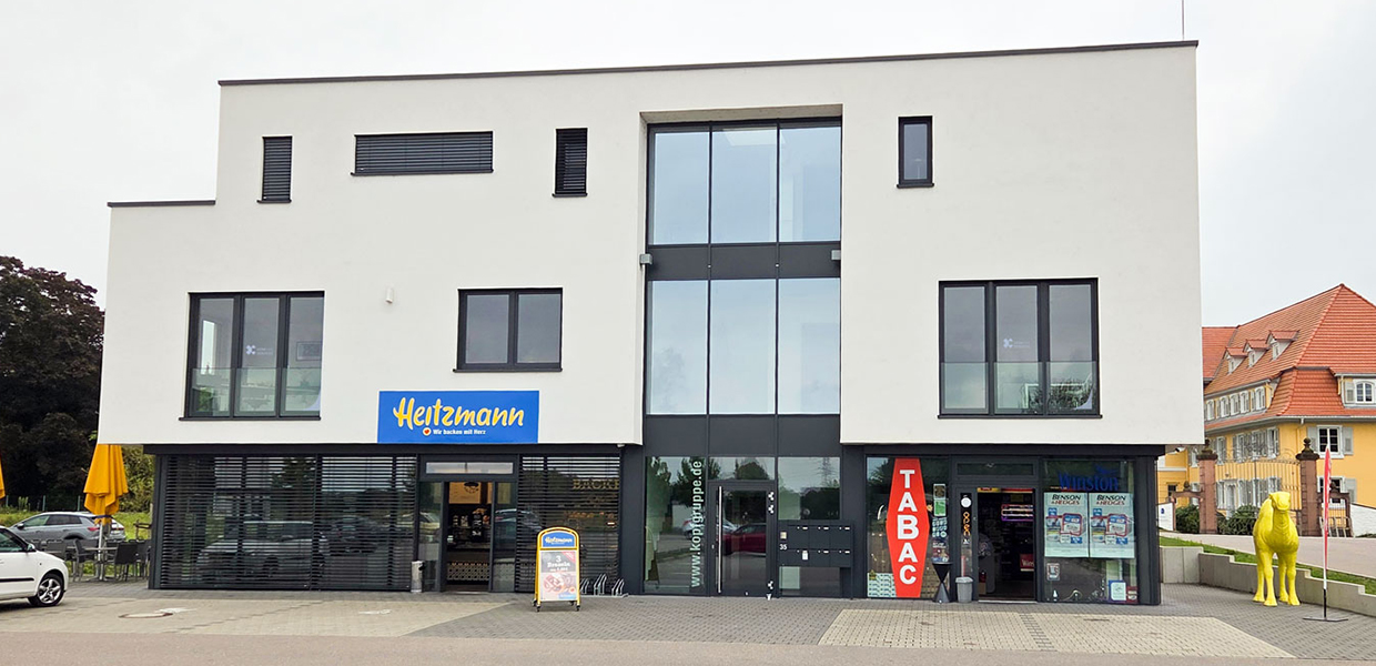 Außenansicht des Gebäudes der STARTIME Services Niederlassung in Lahr, modernes Büro mit klarer Architektur.